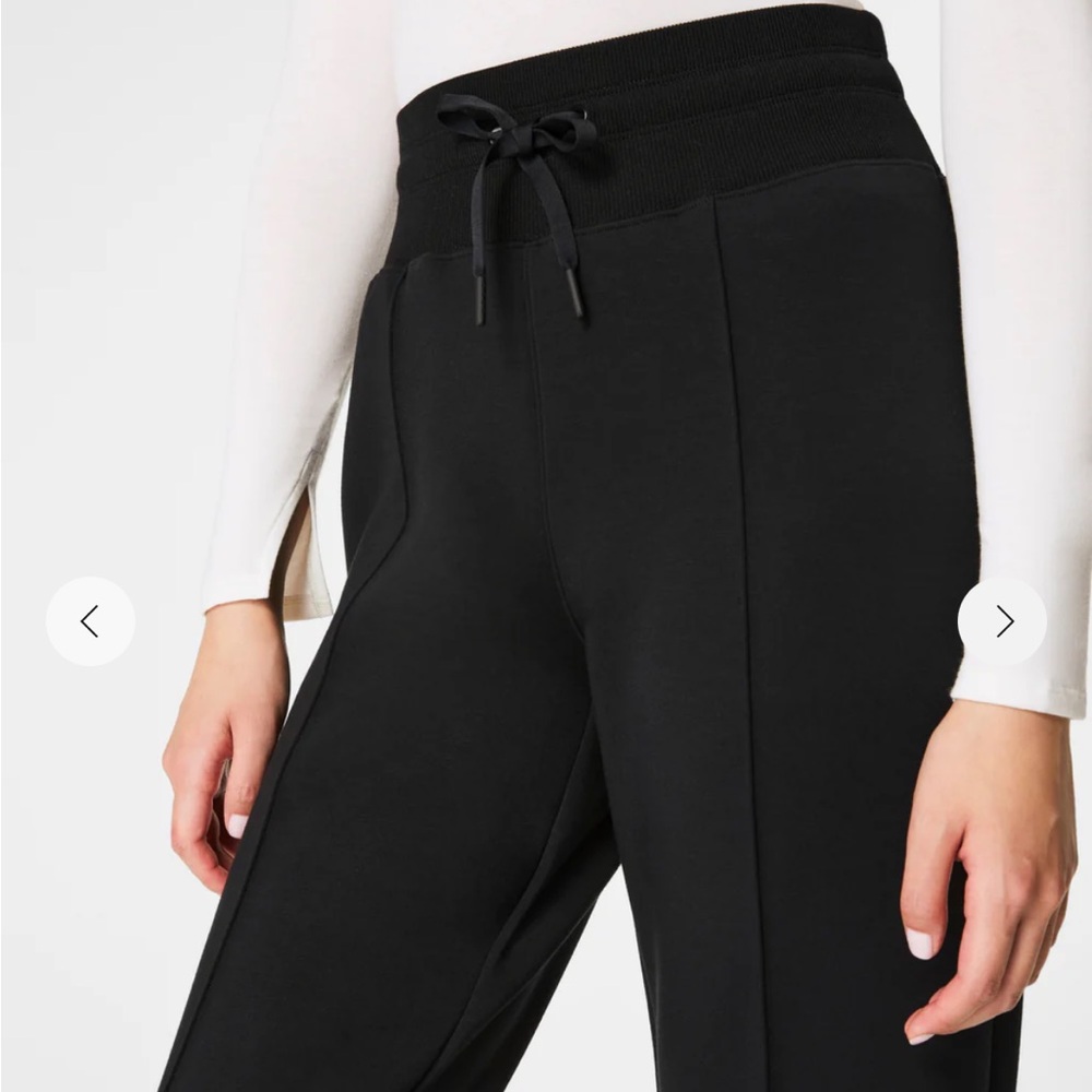 Spanx Air Essential Luxe tapered  pant
Tags off never worn